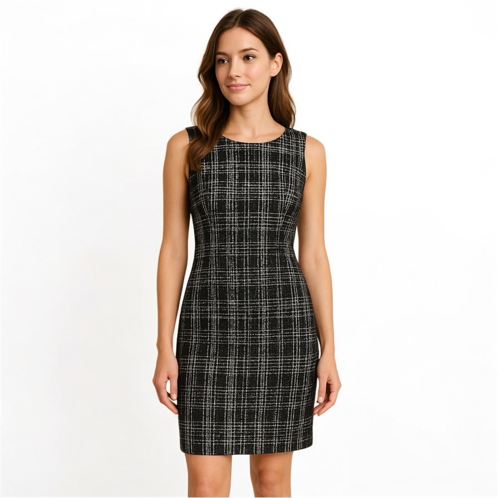 Sharagano Woven Sleeveless Sheath Dress in Black & White. Size 10.